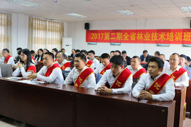 全省林业技术培训班结业.jpg