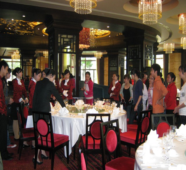 锦江中餐摆台实训.jpg