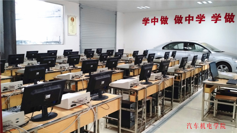 汽车故障诊断一体化实训室_副本.jpg