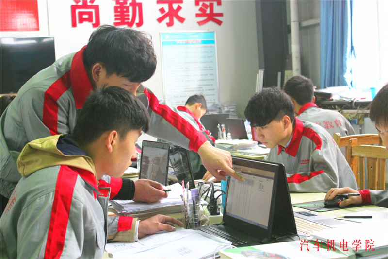大众订单班一体化教室二_副本.jpg