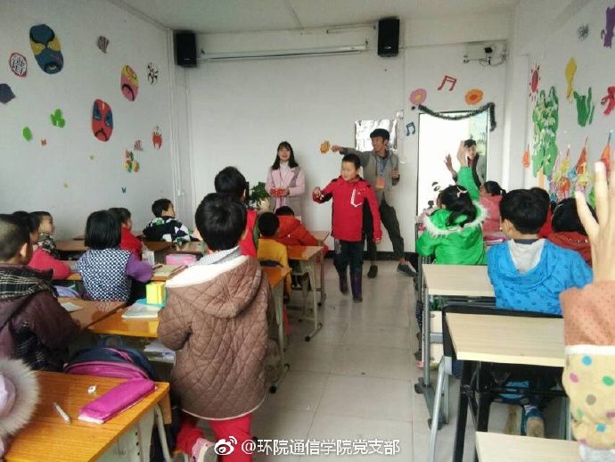 物联网专业学生作品参加软件交会.jpg