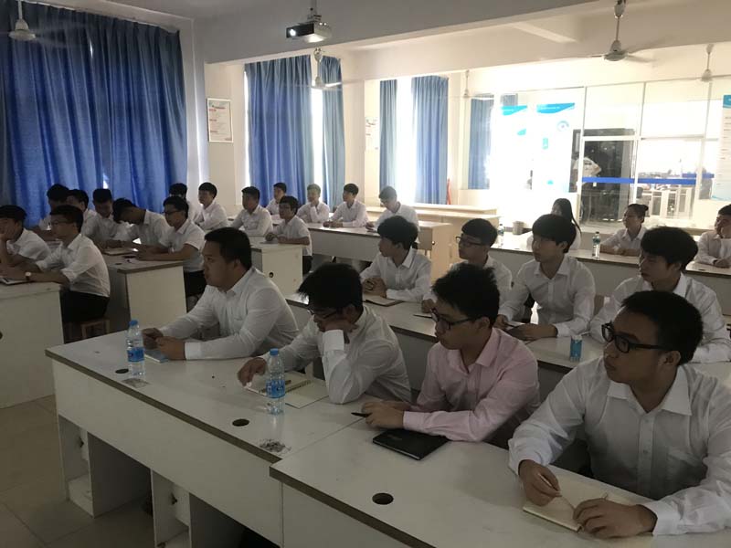 87151138161d0046605131fbea4556c6.jpg 物联网专业学生作品参加软件交会.jpg