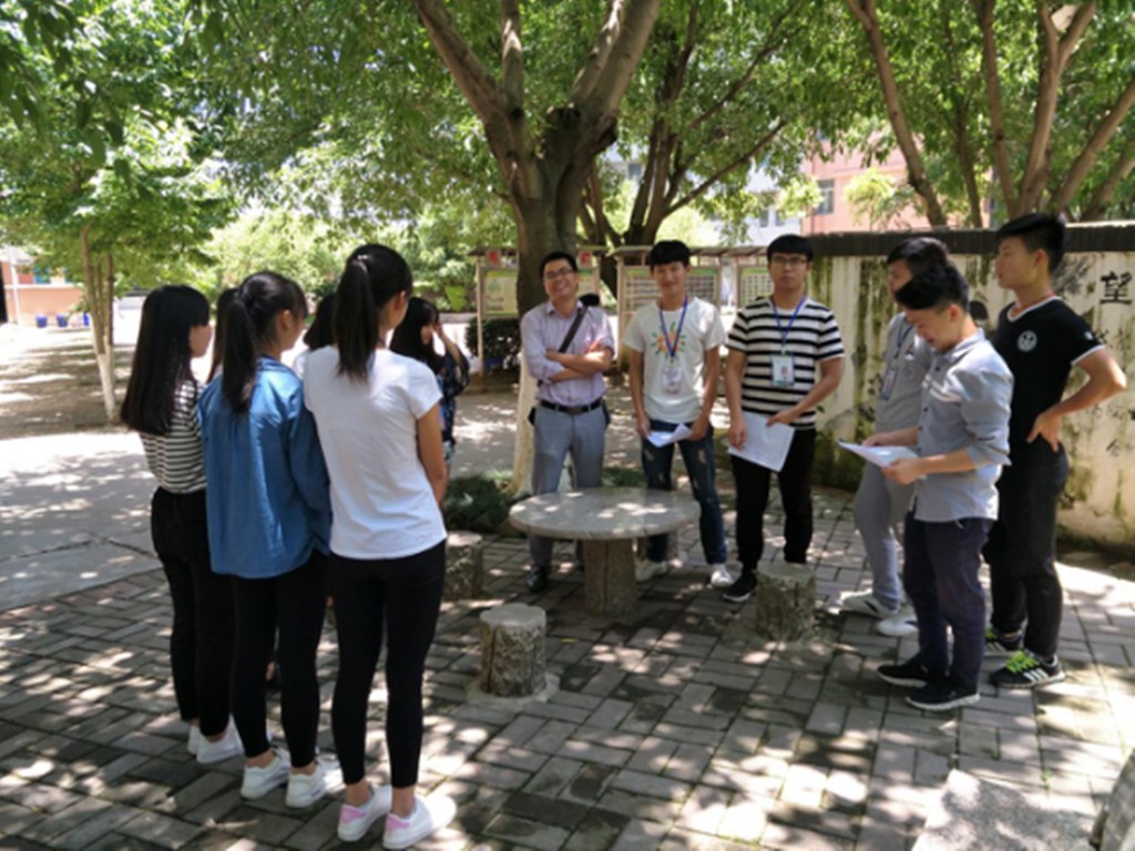 321af6a8574277ee7c8d64d52ff65fd4.jpg 物联网专业学生作品参加软件交会.jpg