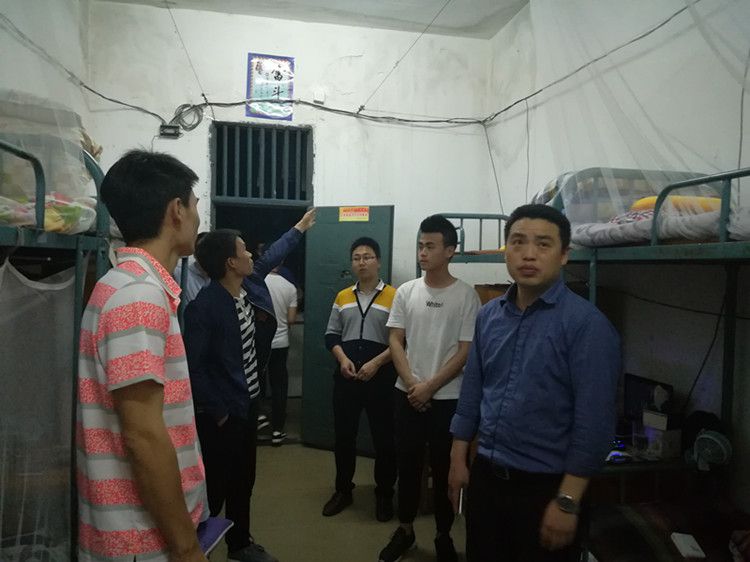 3d3d9b9957358cec687cf49f256dda4a.jpg 物联网专业学生作品参加软件交会.jpg