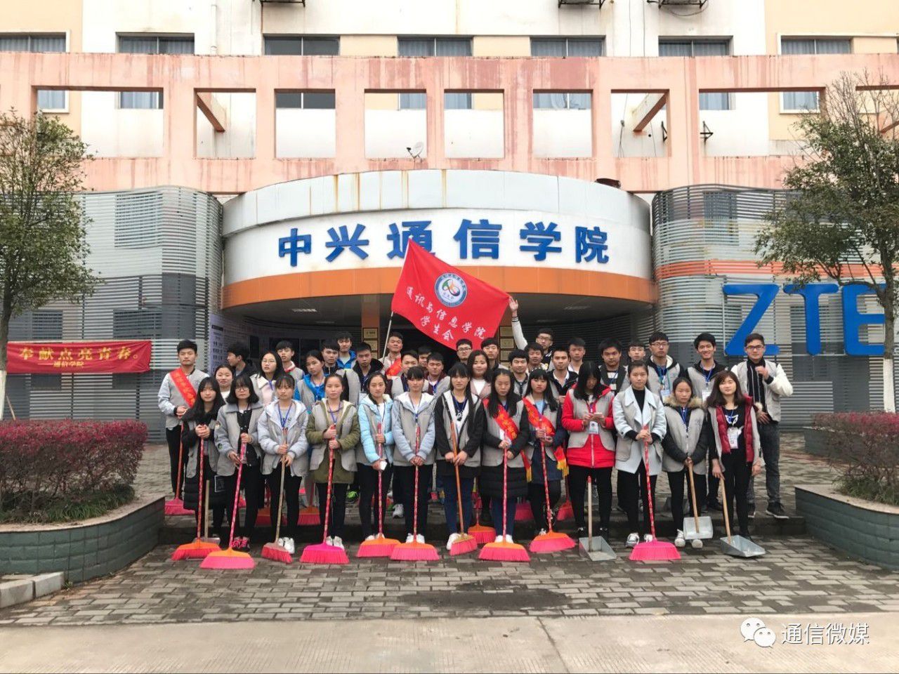 物联网专业学生作品参加软件交会.jpg
