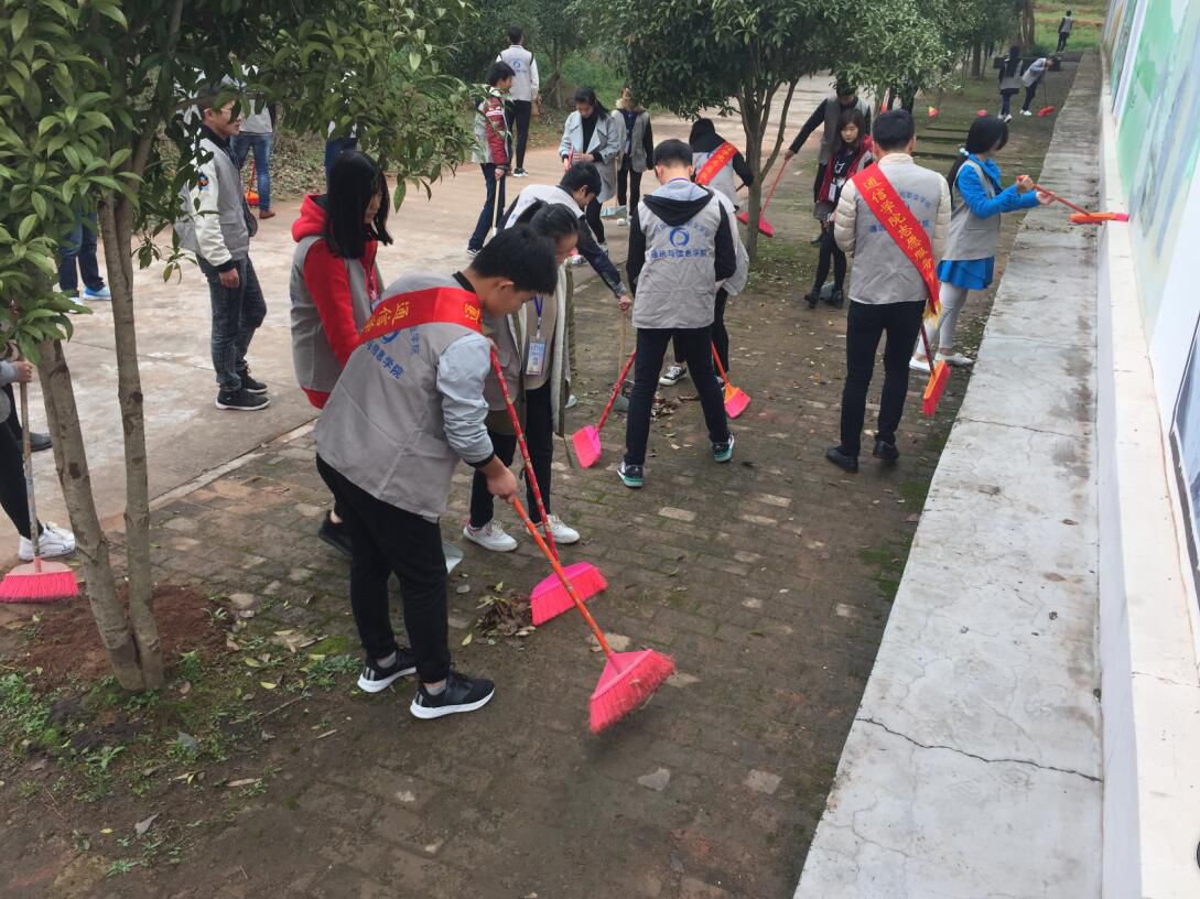 物联网专业学生作品参加软件交会.jpg