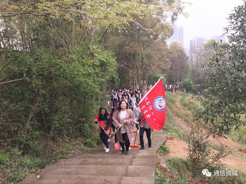 物联网专业学生作品参加软件交会.jpg