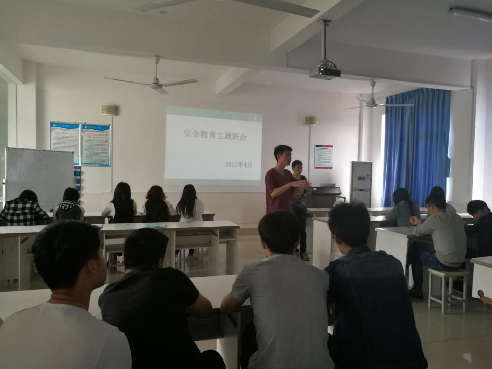ffe623e842a1805721412a5007072e05.jpg 物联网专业学生作品参加软件交会.jpg
