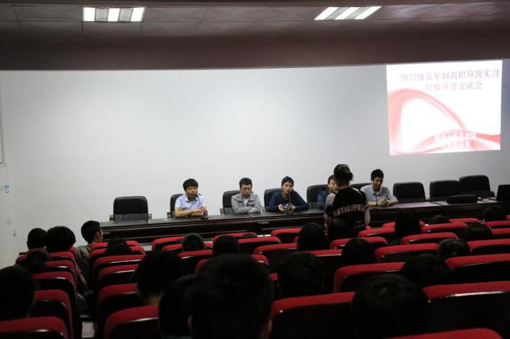 3ed9c7d0bfc7b4091998df84a497effd.jpg 物联网专业学生作品参加软件交会.jpg
