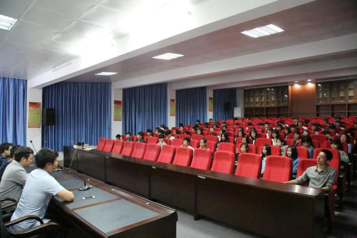 ff15f565c164df20107c981af9621ed9.jpg 物联网专业学生作品参加软件交会.jpg