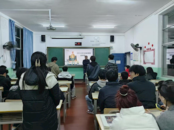 家具学院邀请校友导师为学生作“职业成长”主题讲座