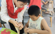 现代家居学院开展“指尖非遗 匠心传承”志愿服务活动