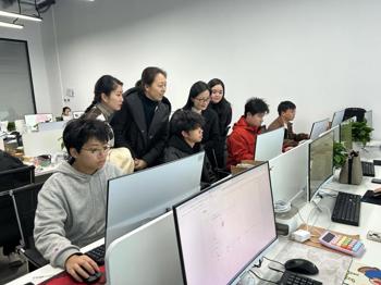 旅游与商贸学院赴赣州国际陆港、南康佳新集团走访