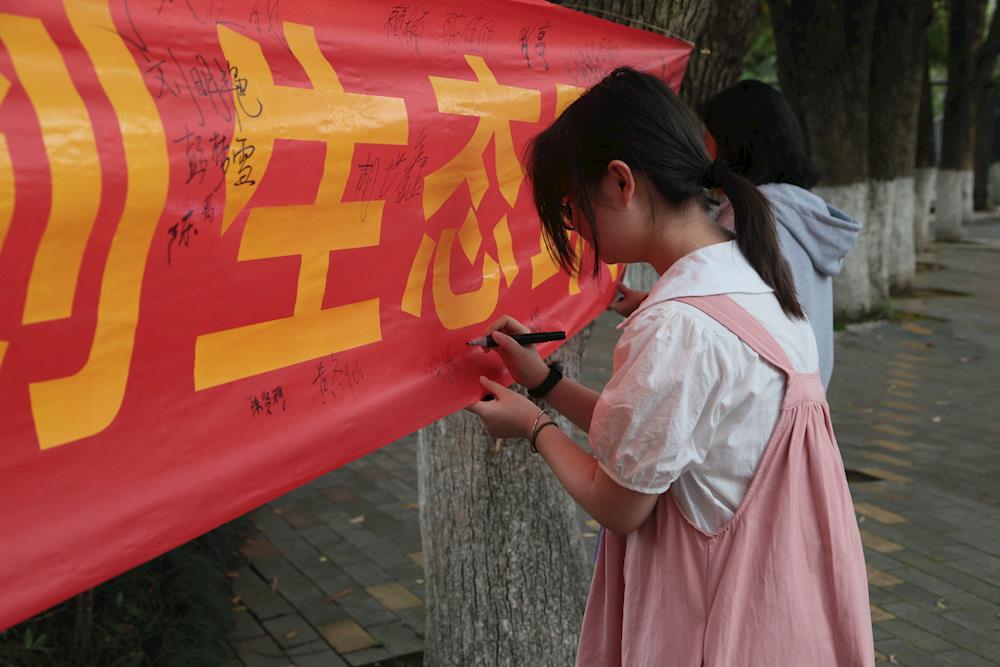 85f69b3809454d26837edb9900cfb595.jpg 85f69b3809454d26837edb9900cfb595.jpg