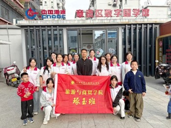 走进“雷锋月”｜旅游与商贸学院红色班级“琢玉班”赴洪城巷社区开展特色志愿服务活动